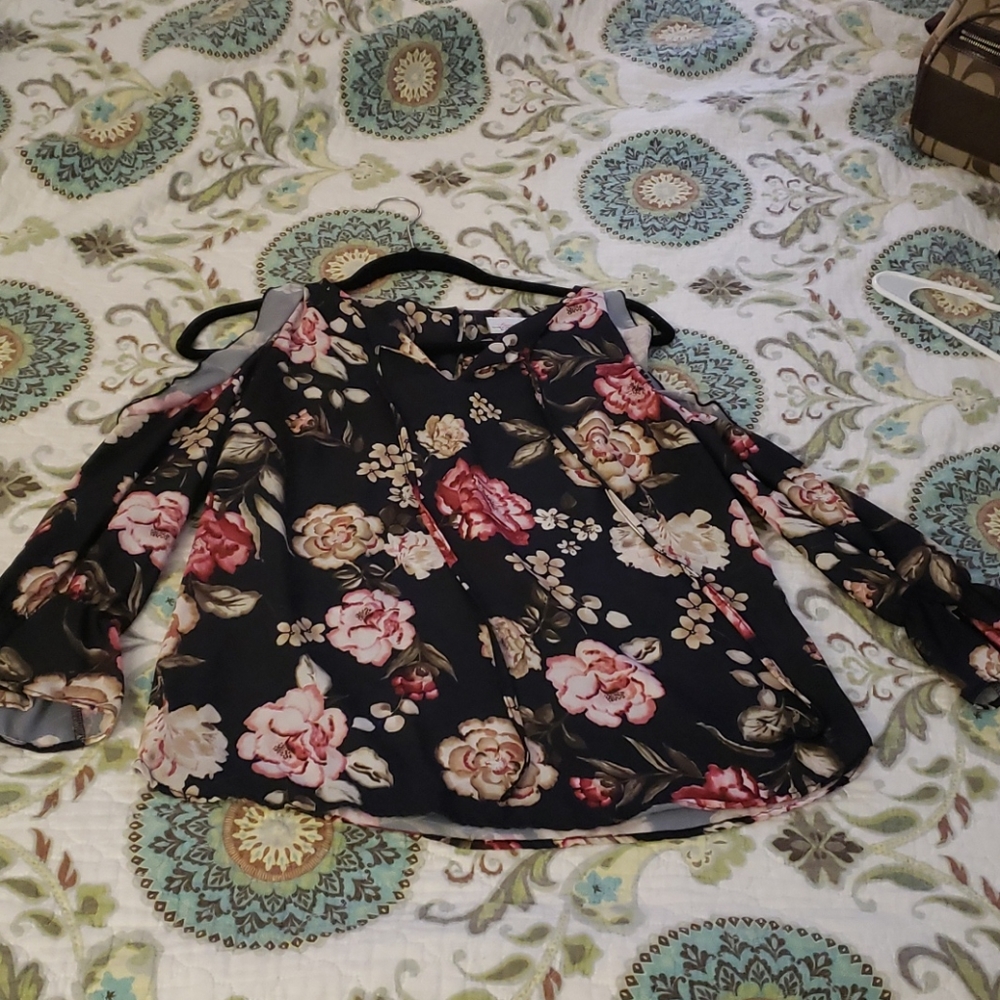 Flowy silky cold shoulder top- never worn